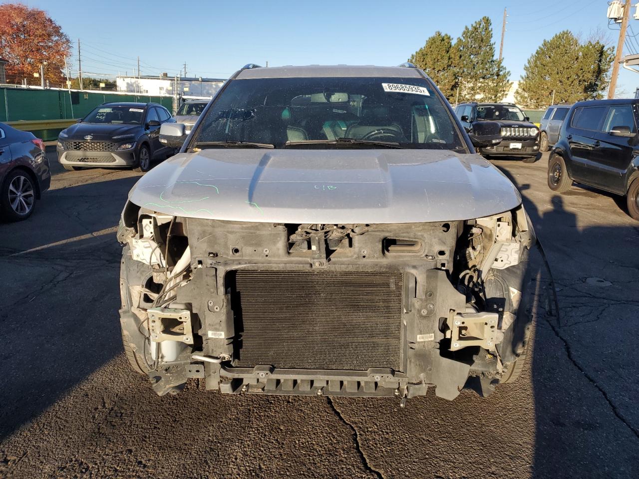 Ford Explorer Limited Image 13