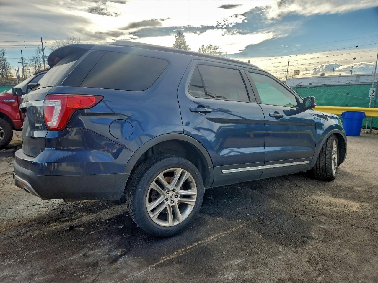 Ford Explorer Xlt Image 3
