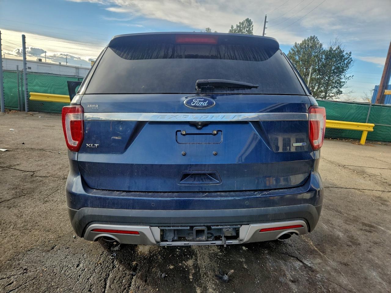 Ford Explorer Xlt Image 4