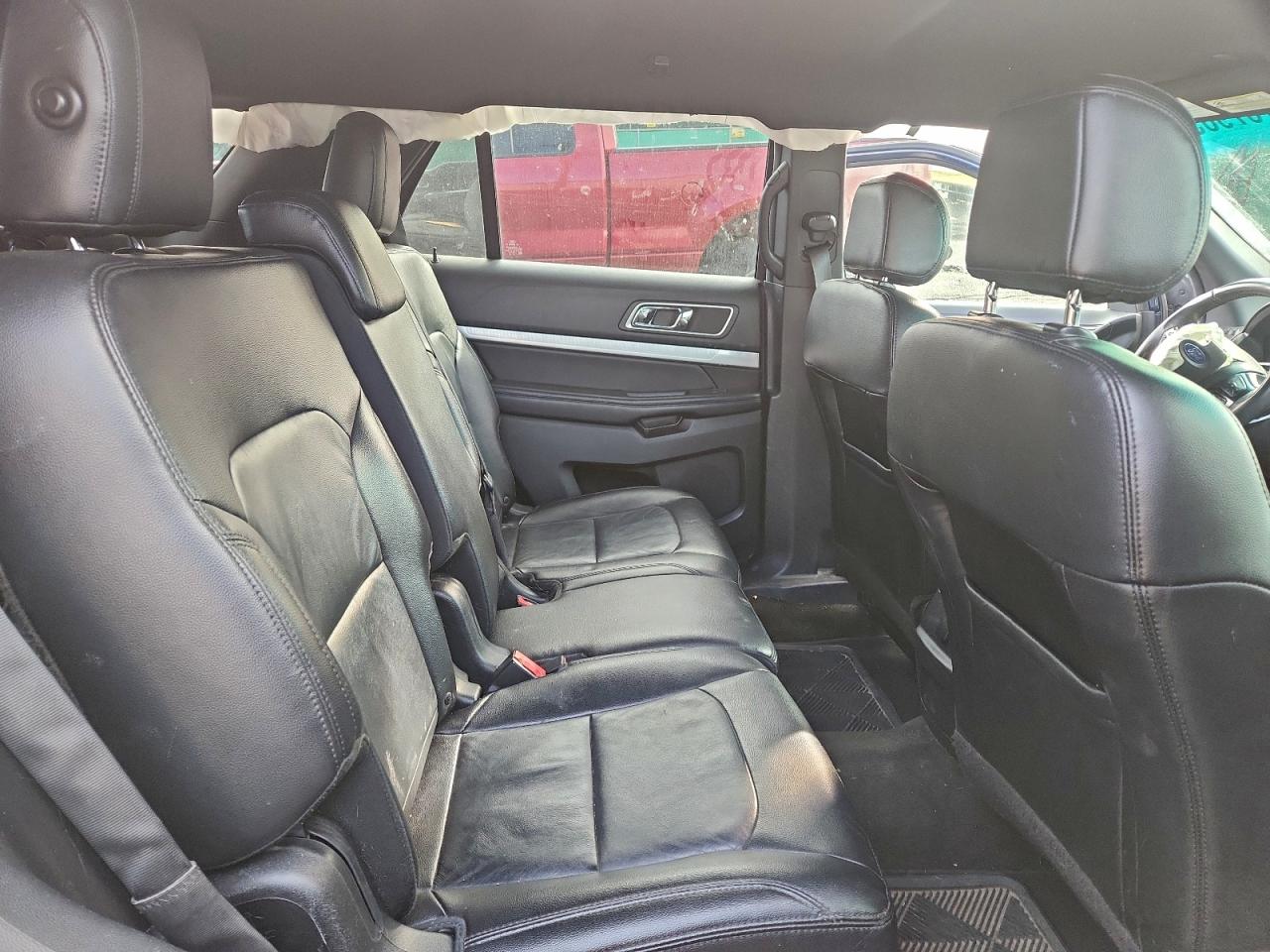 Ford Explorer Xlt Image 8