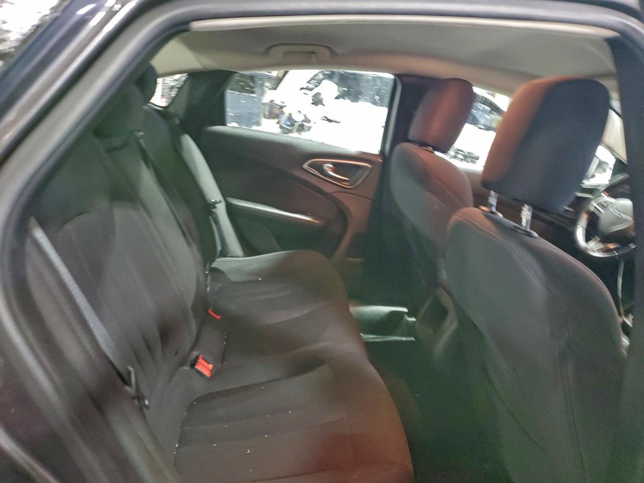 Chrysler 200 Limited Image 6