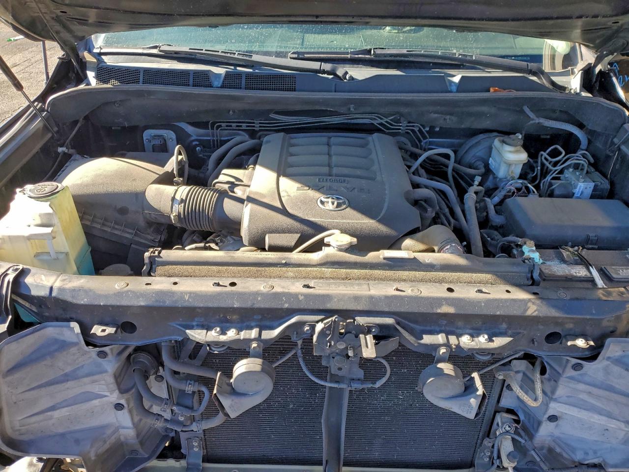 Toyota Tundra Crewmax Sr5 Image 2