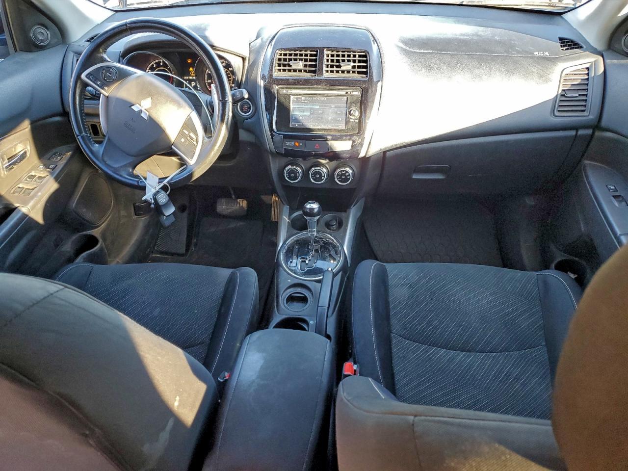 Mitsubishi Outlander Se Image 9