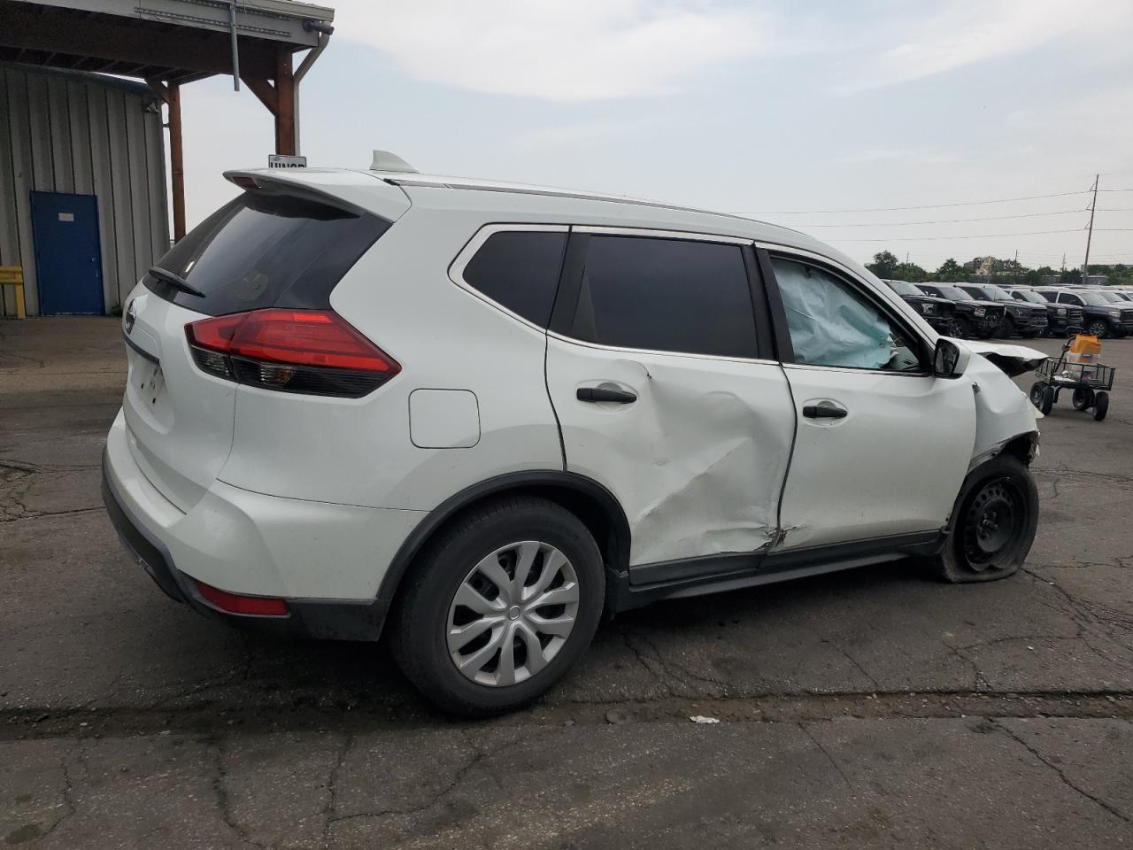 Nissan Rogue S Image 5