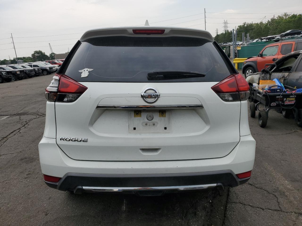 Nissan Rogue S Image 7