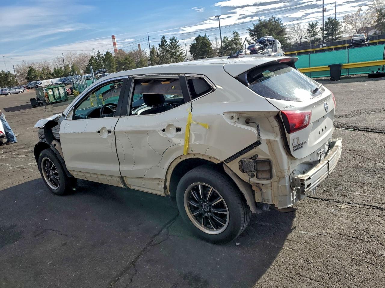 Nissan Rogue S Image 2