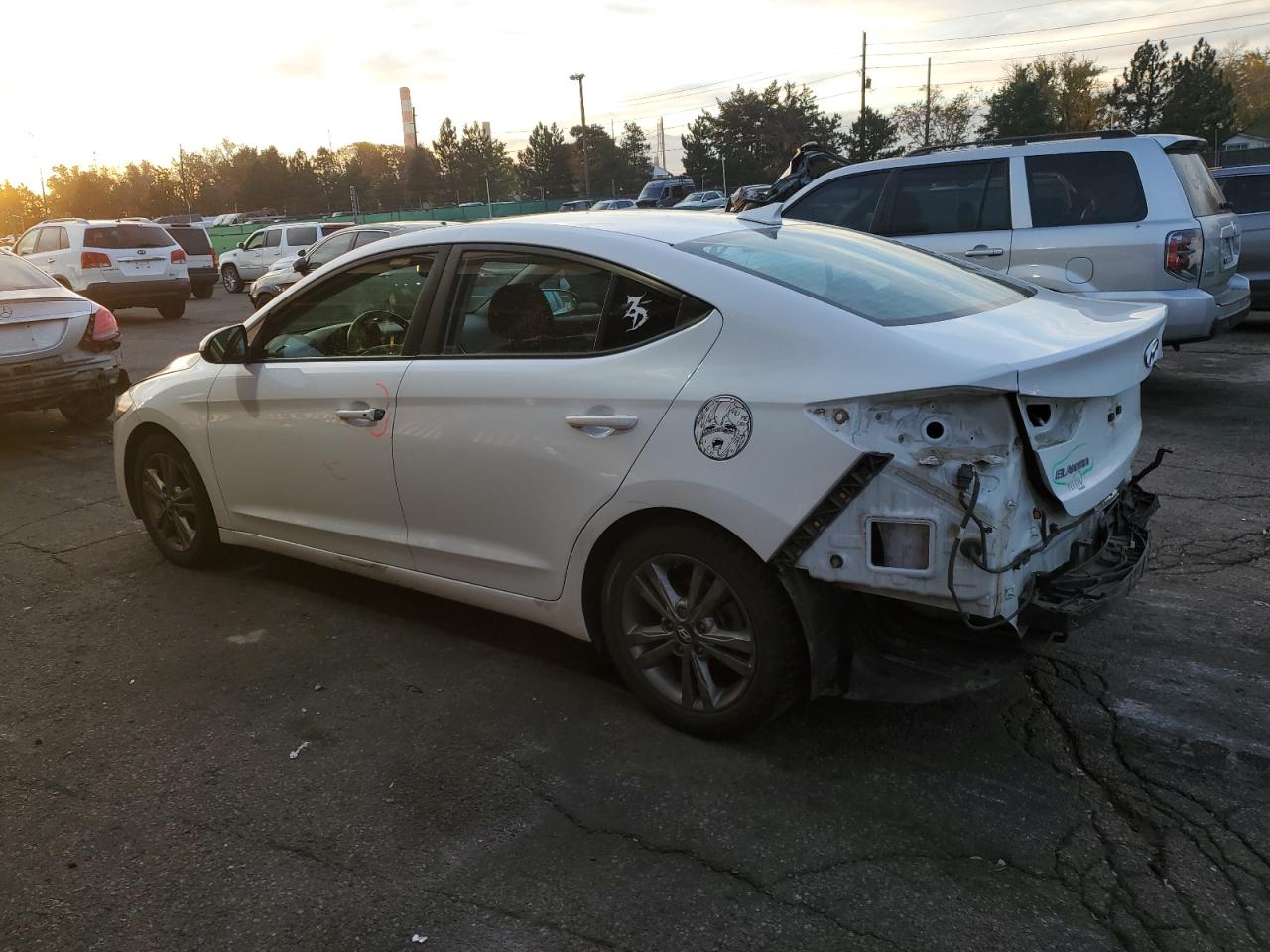 Hyundai ELANTRA Sel Image 2