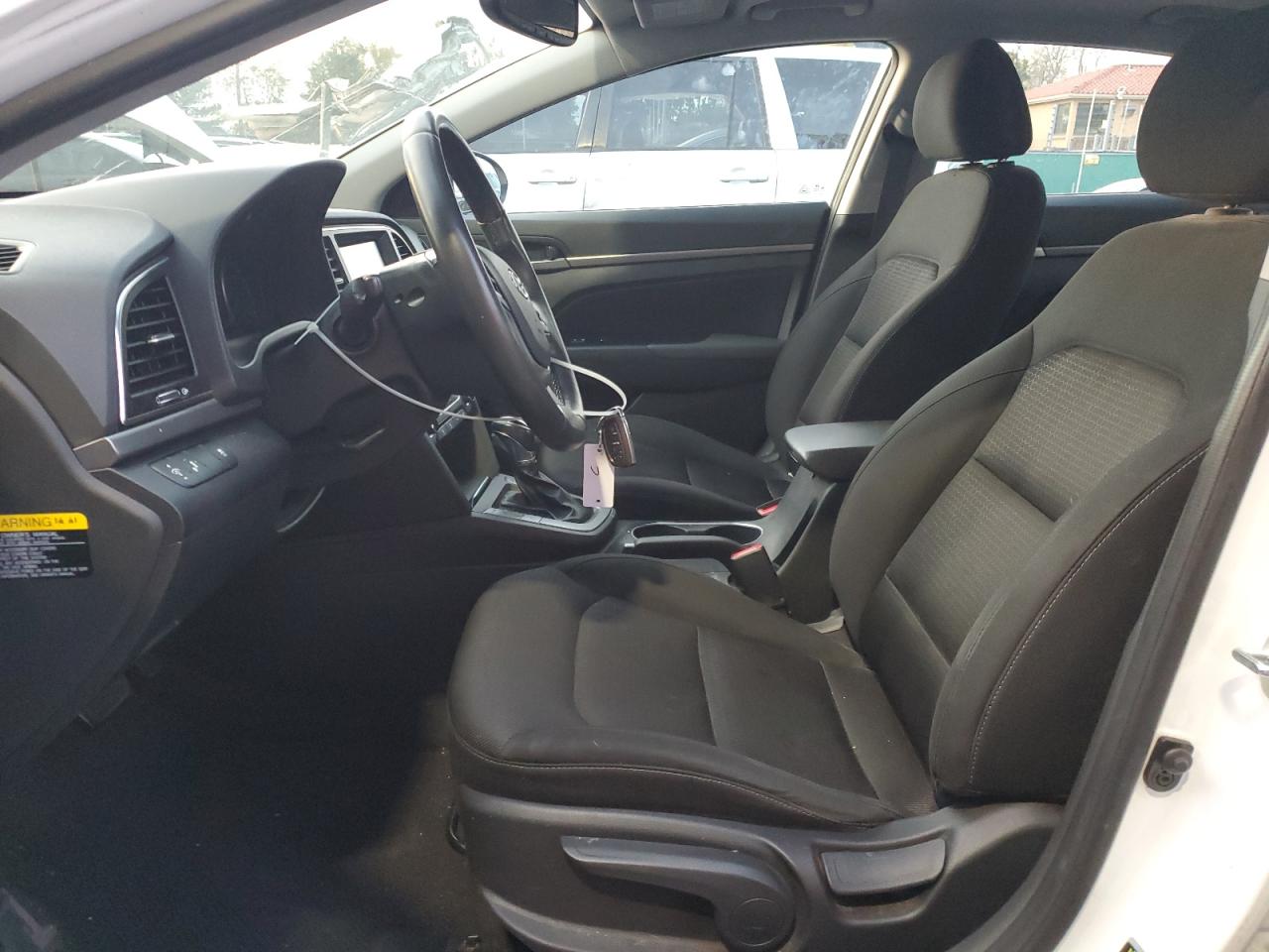 Hyundai ELANTRA Sel Image 8