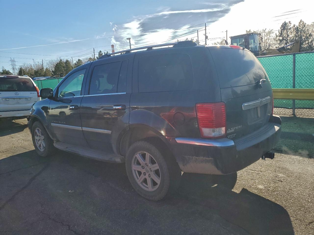 Chrysler Aspen Limited Image 2