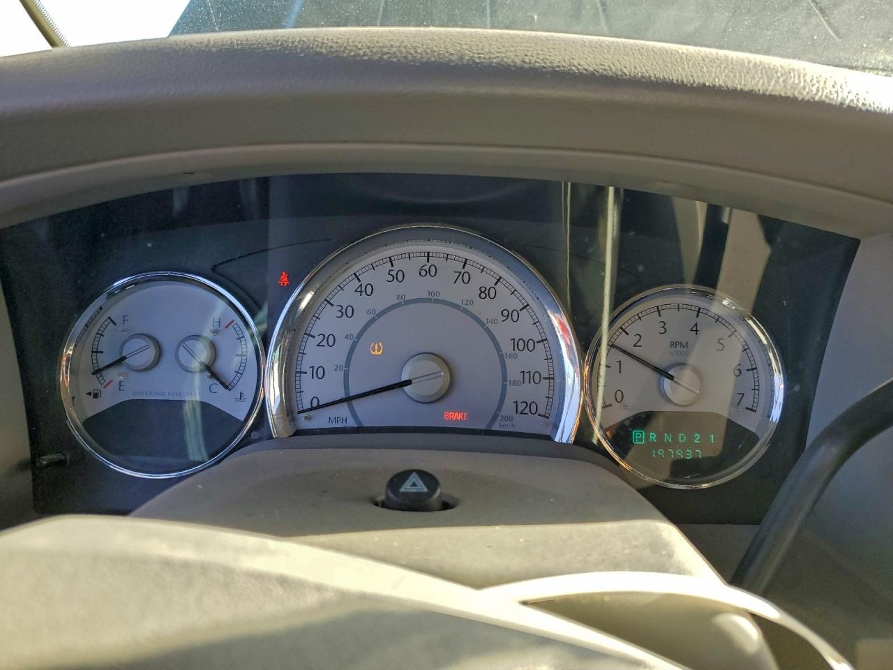 Chrysler Aspen Limited Image 11