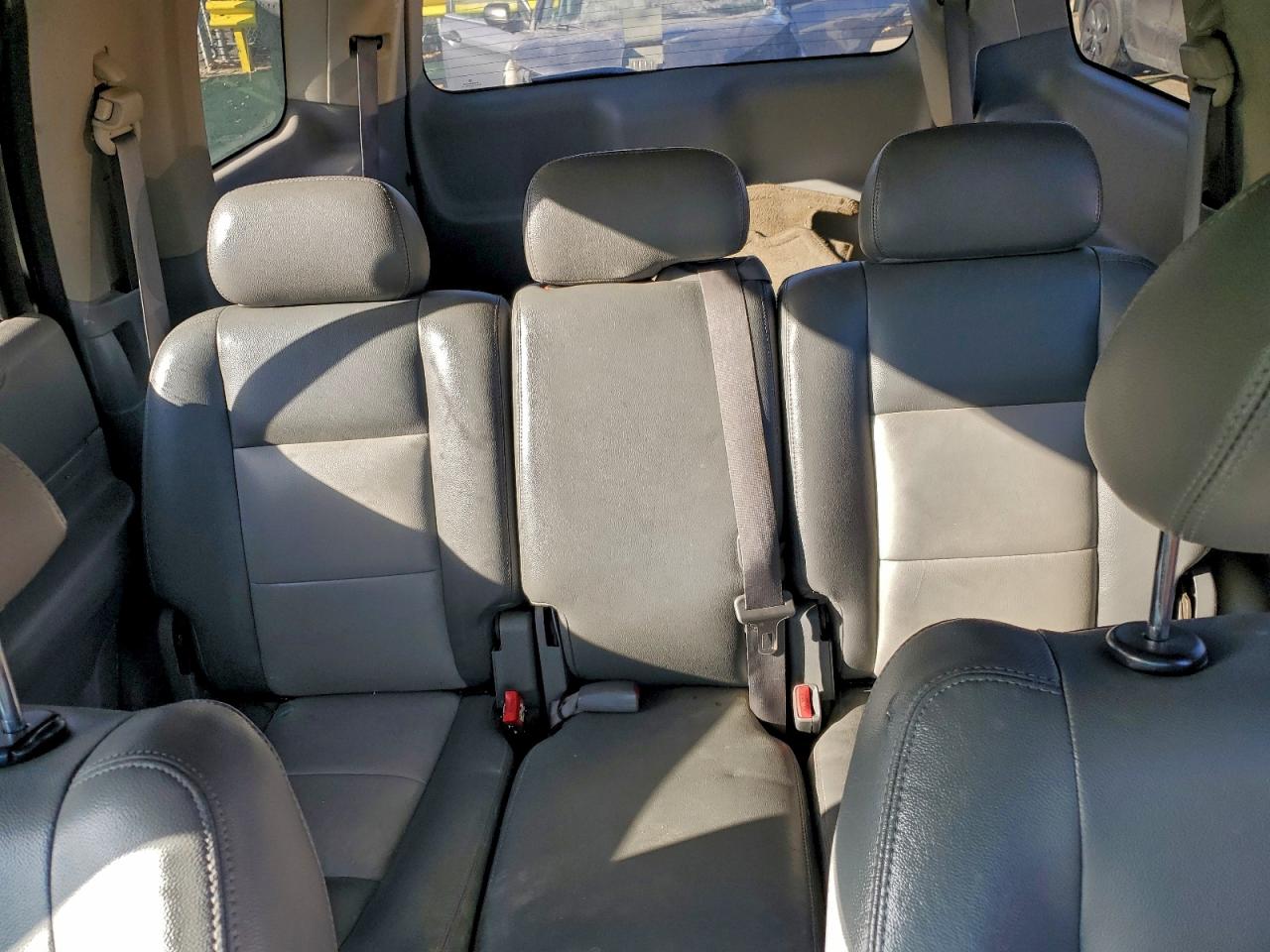 Chrysler Aspen Limited Image 13