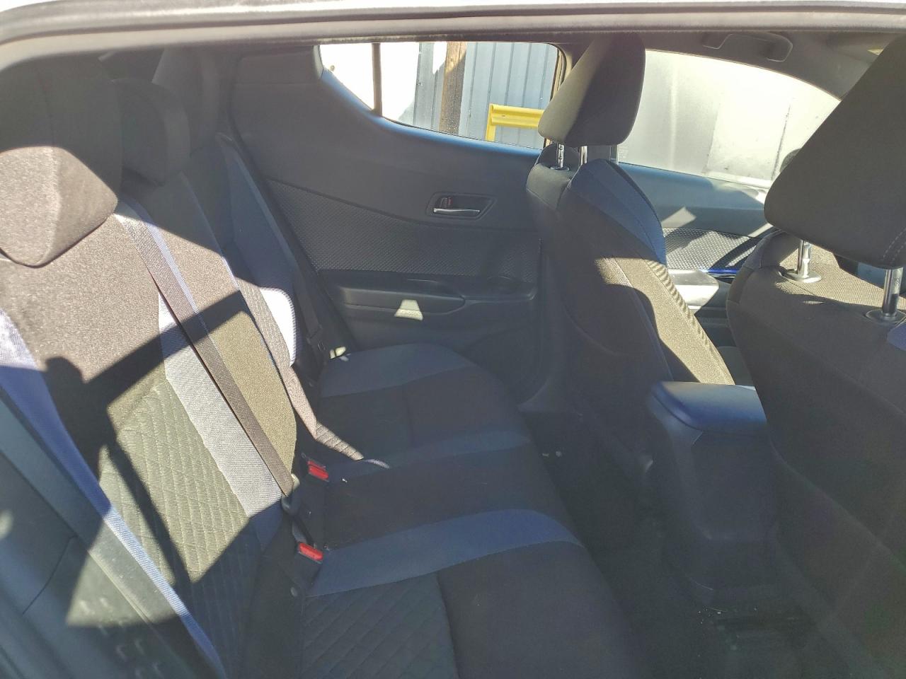 Toyota C-HR Xle Image 3