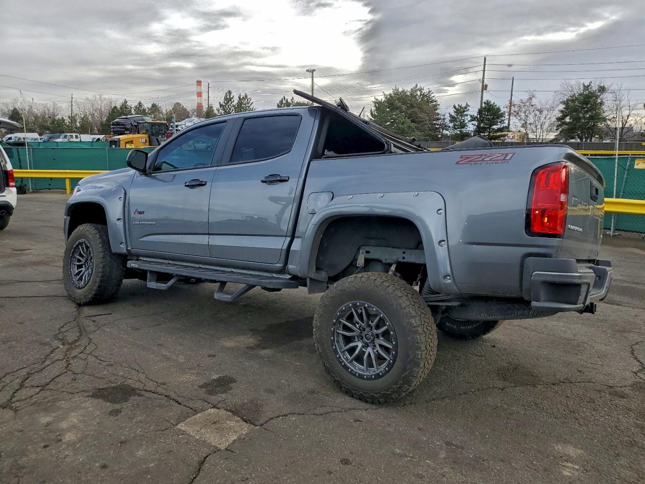 Chevrolet Colorado Z71 Image 2