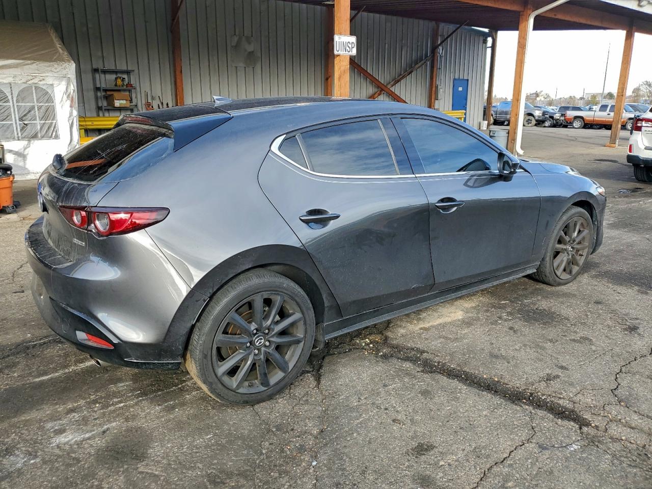 Mazda 3 Premium Image 3