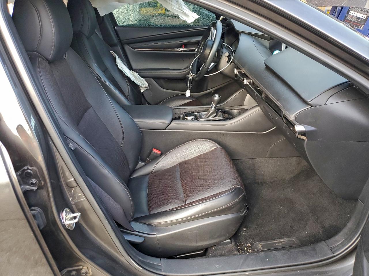 Mazda 3 Premium Image 4