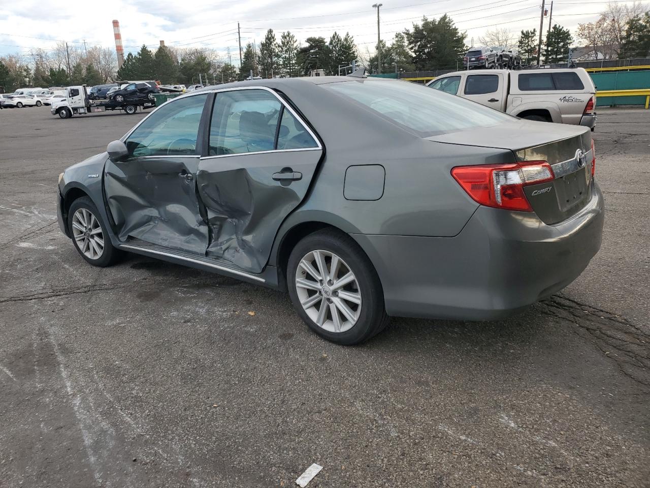 Toyota Camry Hybrid Image 3